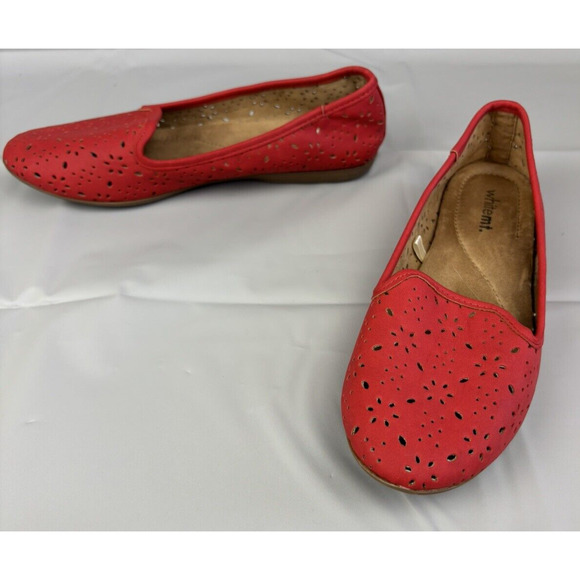 White Mountain Flats Women's Size 10 Red Perforated Slip On - Picture 1 of 13